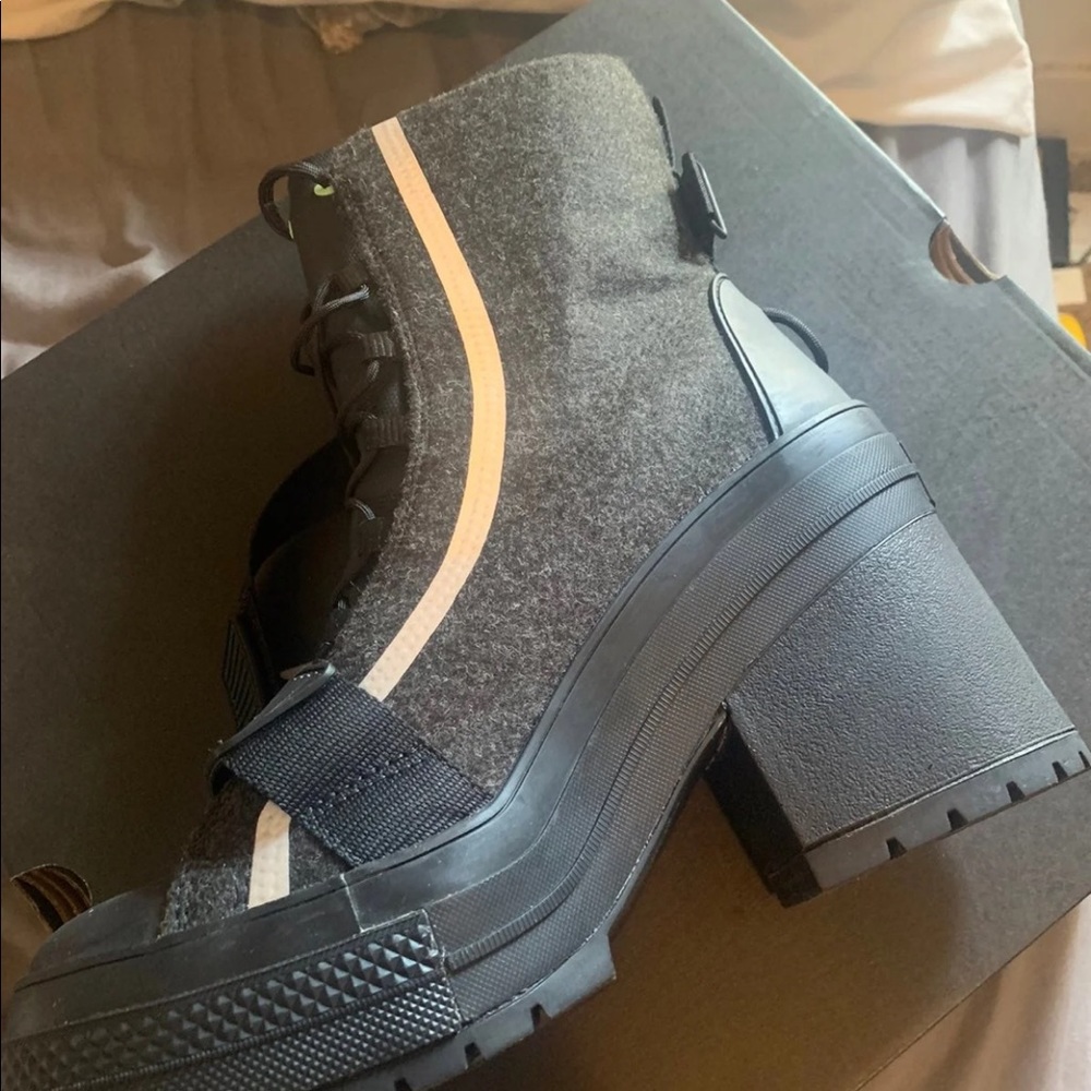 ✨Converse Boots✨ GR82, Brand new in box! - Picture 2 of 4